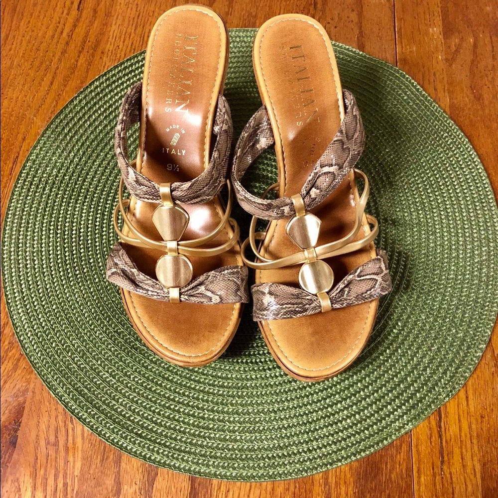 Absolutely gorgeous strappy wedge sandal